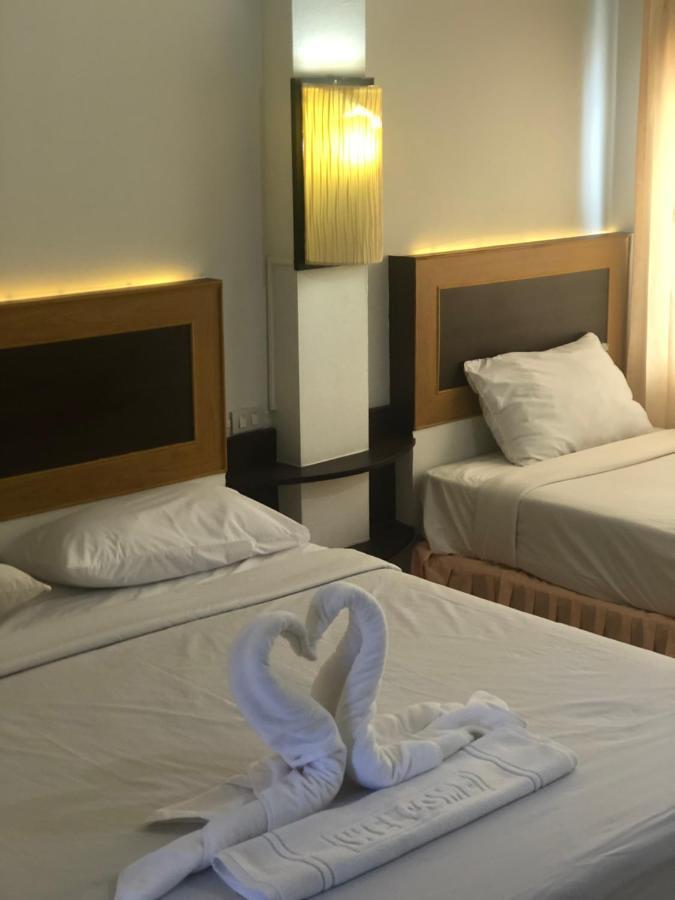 Polkadot Hostel Phitsanulok Eksteriør bilde