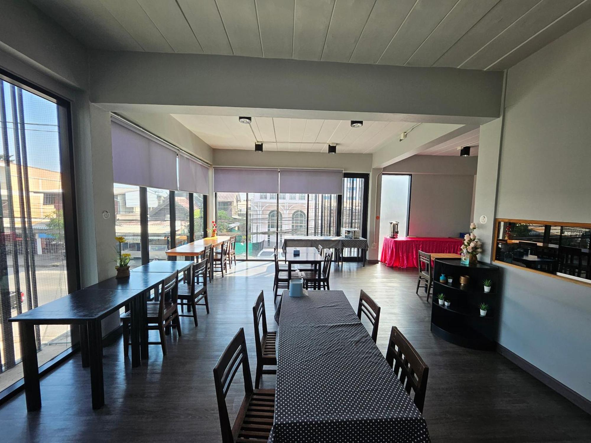 Polkadot Hostel Phitsanulok Eksteriør bilde